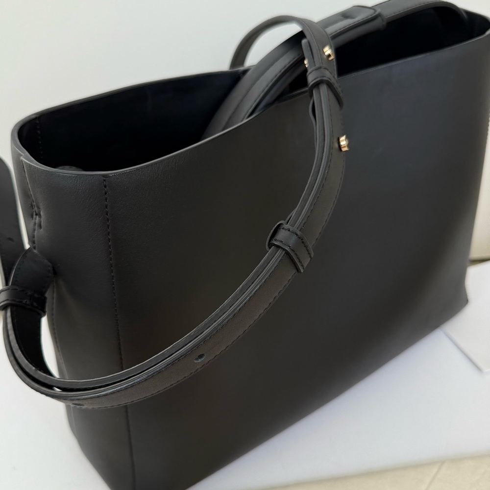 Flattered Classic Leather Bag. Scandinavian Minimalist Brand. Hedda Grande Tote. - Picture 12 of 16